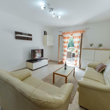 Lumbre Apartment Tar-Vabriga Εξωτερικό φωτογραφία