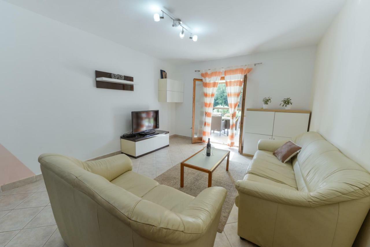 Lumbre Apartment Tar-Vabriga Εξωτερικό φωτογραφία