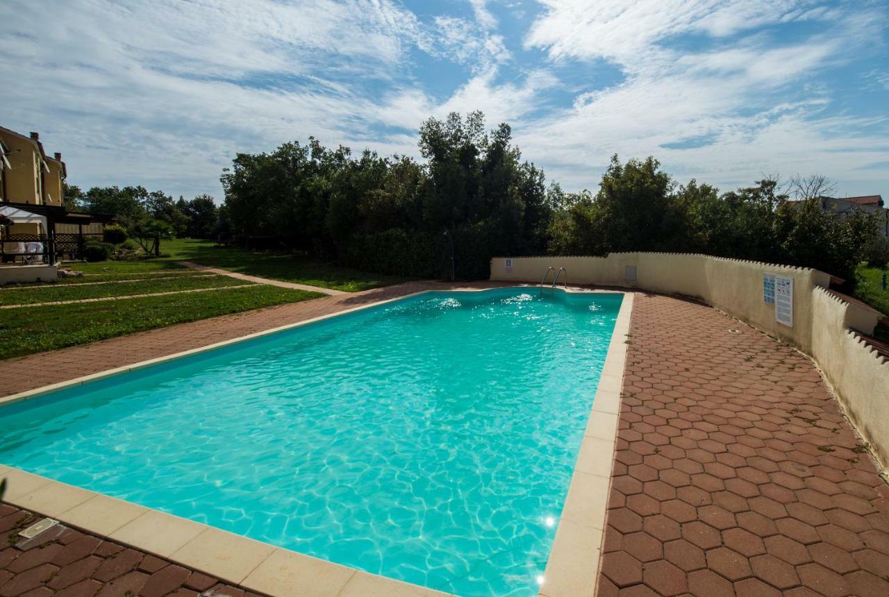 Lumbre Apartment Tar-Vabriga Εξωτερικό φωτογραφία